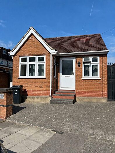 2 Bedroom Bungalow To Rent In Milton Crescent, Ilford Essex, IG2