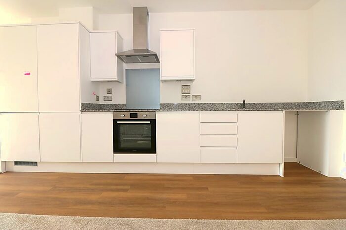 2 Bedroom Apartment To Rent In - Ilford Hill, Ilford, Essex, IG1