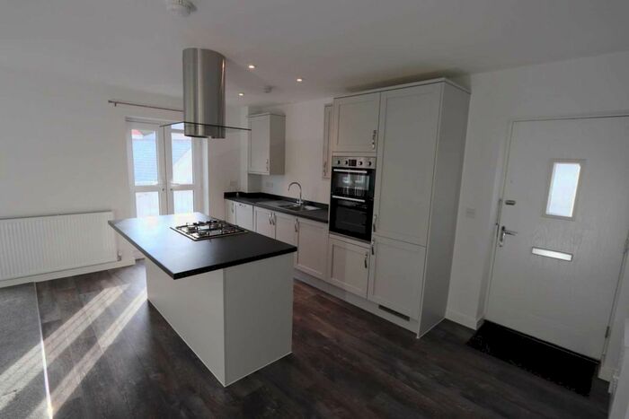 2 Bedroom Flat To Rent In Fisher Court, Chard TA20