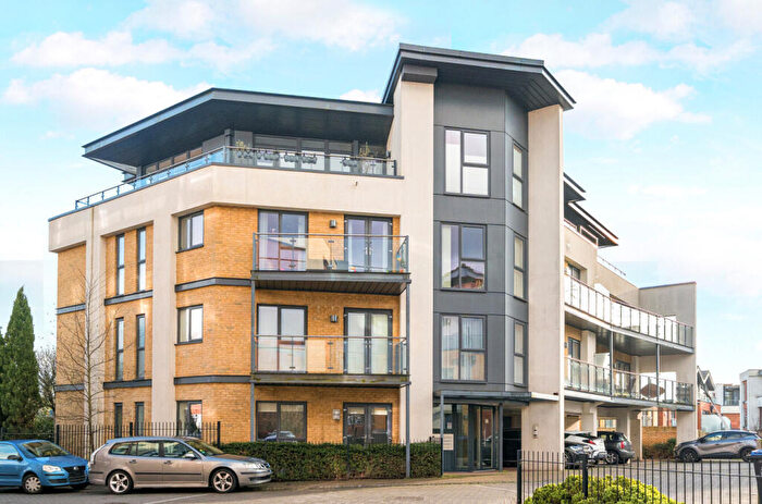 2 Bedroom Flat For Sale In Beech House, Sycamore Avenue, Woking, Surrey, GU22