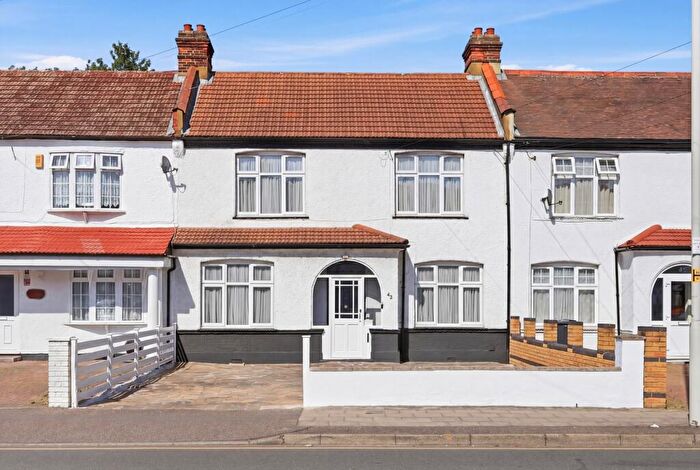 3 Bedroom Terraced House For Sale In Beehive Lane, Ilford, London, IG1