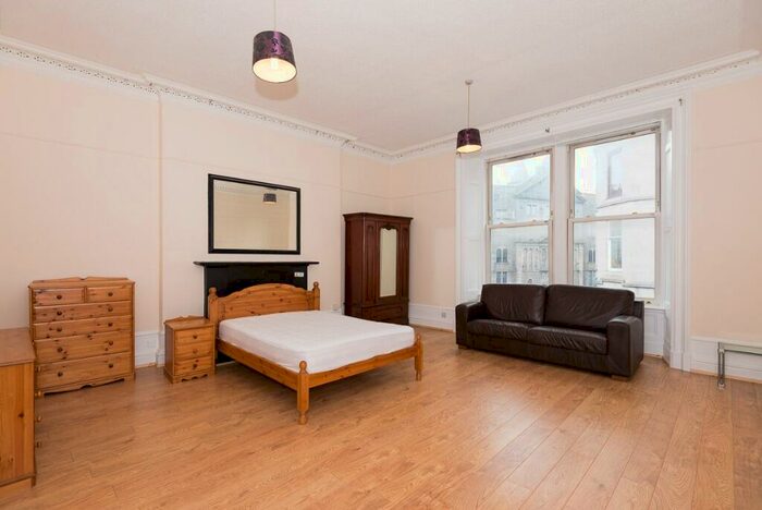 3 Bedroom Flat To Rent In Bridge Street, City Centre, Aberdeen, AB11