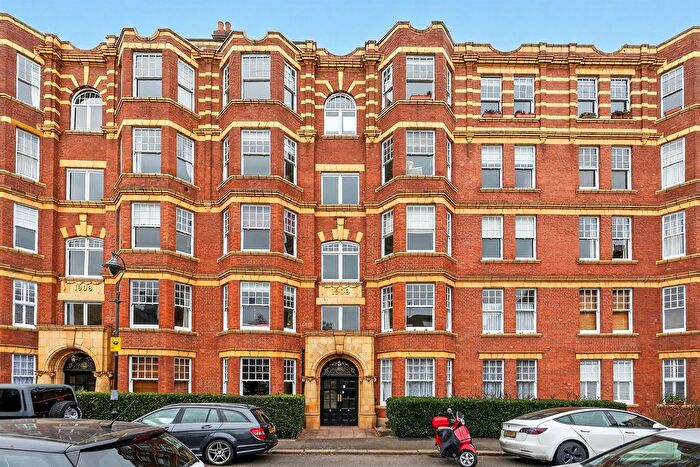 2 Bedroom Flat For Sale In Sutton Court, London, W4