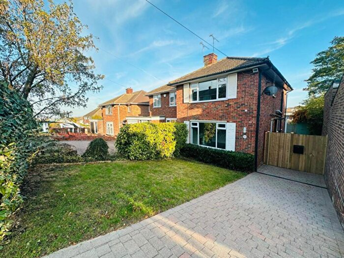 3 Bedroom Semi-Detached House For Sale In Lonsdale Drive, Rainham, ME8