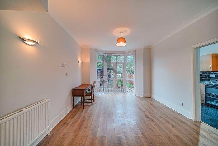 3 Bedroom End Of Terrace House To Rent In Grenoble Gardens, Palmers Green London, N13