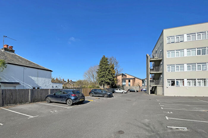 1 Bedroom Flat For Sale In East Street, Epsom, KT17