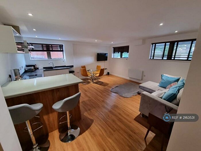 1 Bedroom Flat To Rent In The Avenue, Cliftonville, Northampton, NN1