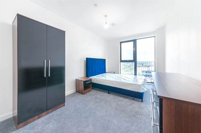 2 Bedroom Apartment To Rent In Lakeside Drive, London, NW10