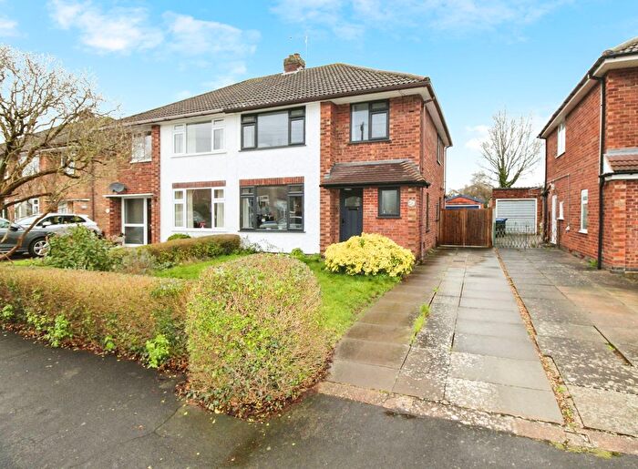 3 Bedroom Semi Detached House For Sale In The Gardens, Leamington Spa, CV31