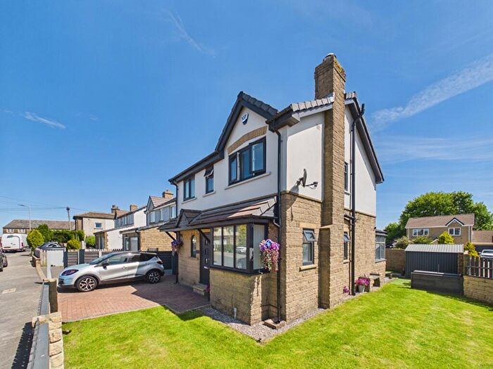 4 Bedroom Detached House For Sale In Micklemoss Drive, Queensbury, Bradford, West Yorkshire, BD13