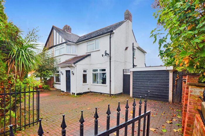 4 Bedroom Semi-Detached House For Sale In Aldborough Spur, Slough, SL1