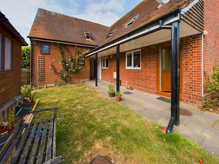 2 Bedroom Maisonette To Rent In Hamble Lane, Hamble, Southampton, SO31