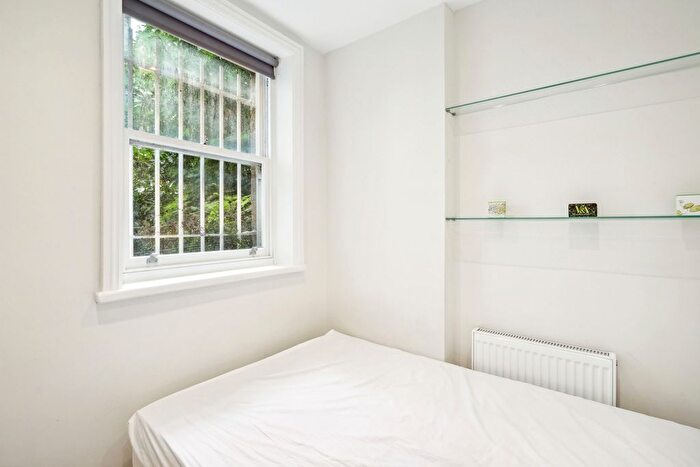 1 Bedroom Flat To Rent In Penywern Road, Earls Court, SW5