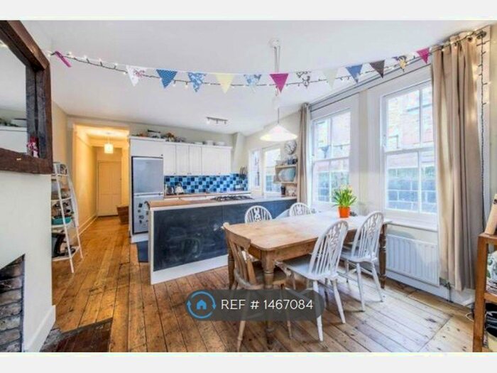 3 Bedroom Flat To Rent In Trouville Road, London, SW4