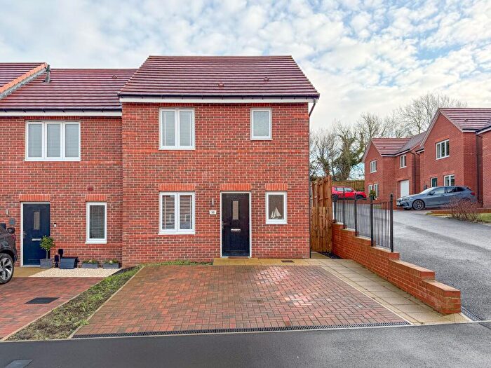 3 Bedroom Semi Detached House For Sale In Brockwell Road, High Spen, Rowlands Gill, NE39