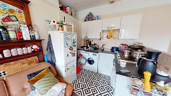 2 Bedroom Flat To Rent In Vernon Terrace, Brighton, BN1