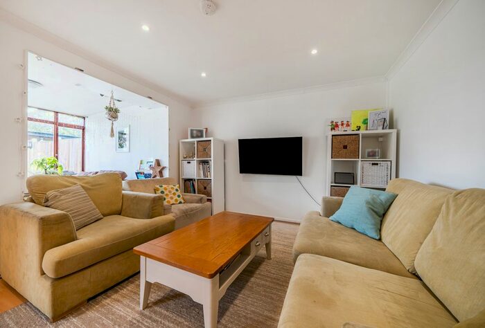 4 Bedroom Semi-Detached House To Rent In Lavender Avenue, Worcester Park, KT4