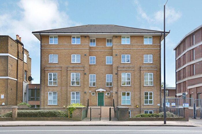 2 Bedroom Flat For Sale In Seven Sisters Road, London, N4