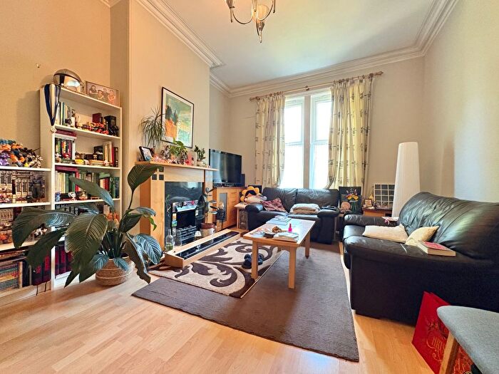 1 Bedroom Flat To Rent In Weetwood Lane, Weetwood, Leeds, LS16