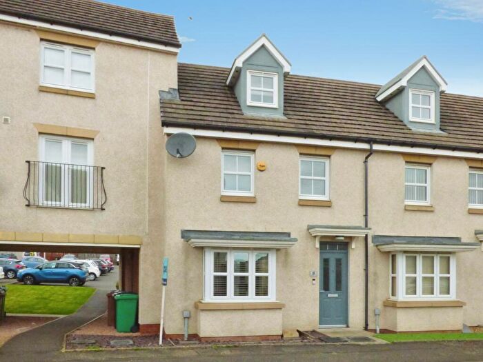 3 Bedroom Town House For Sale In Lindsay Street, Dunfermline, KY11