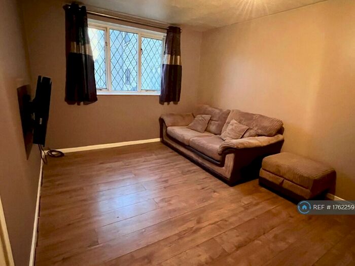 2 Bedroom Flat To Rent In Bridgeman House, Farnworth, Bolton, BL4