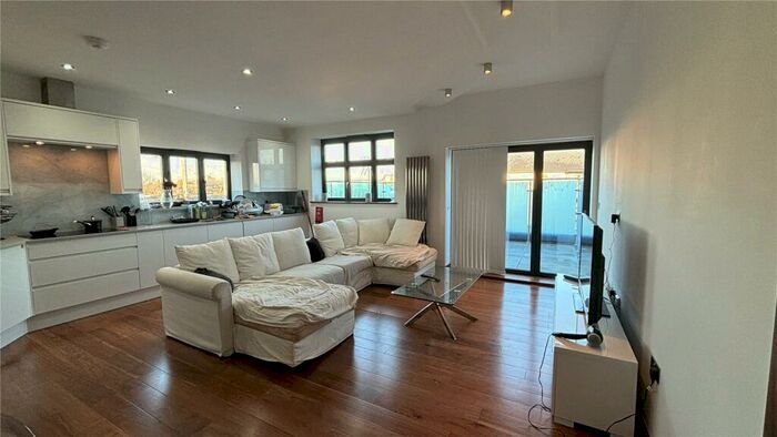 4 Bedroom Apartment To Rent In High Road Leyton, London, E10