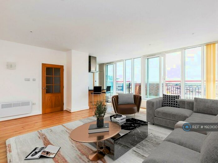 3 Bedroom Penthouse To Rent In Brecon House, Portsmouth, PO1