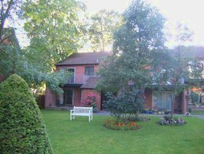 2 Bedroom Flat To Rent In Lower Broadmoor Road, Crowthorne, RG45