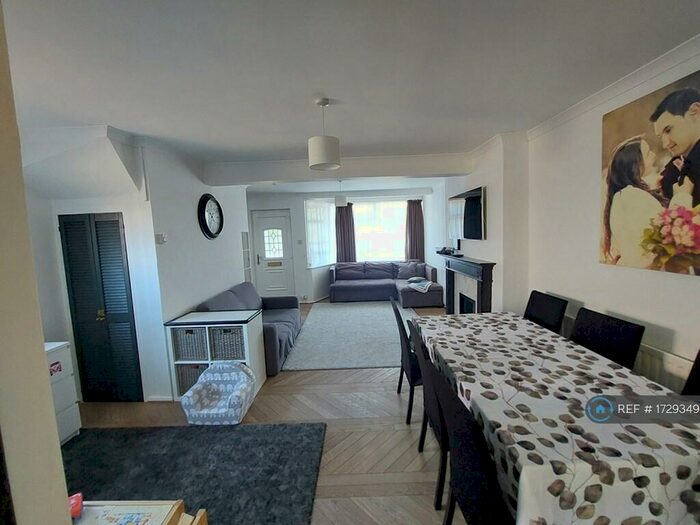 2 Bedroom End Of Terrace House To Rent In Galliard Road, London, N9