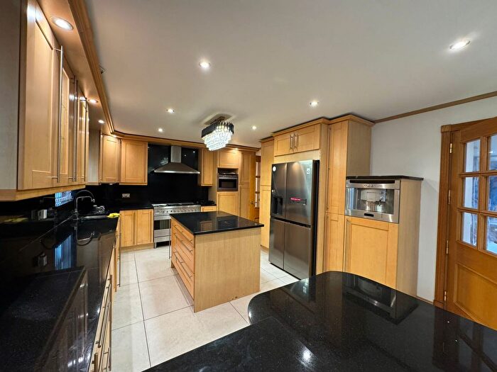 6 Bedroom Detached House To Rent In Wimborne Avenue, UB2