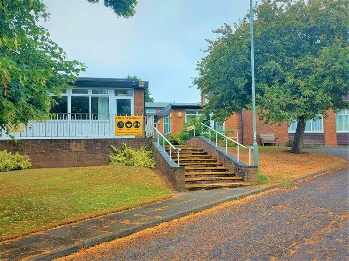 5 Bedroom House Of Multiple Occupation To Rent In Salop Drive, Oldbury, West Midlands, B68