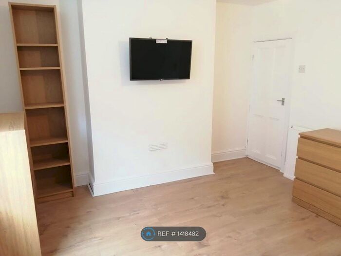 2 Bedroom Flat To Rent In Thesiger Street, Lincoln, LN5