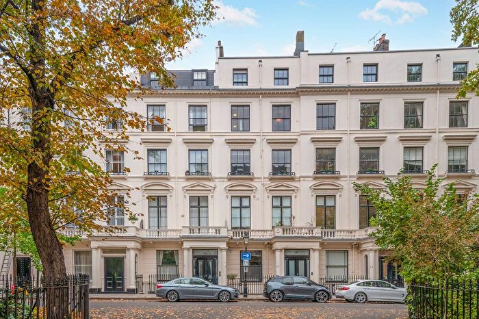 2 Bedroom Flat For Sale In Queen's Gardens, Bayswater, London, W2