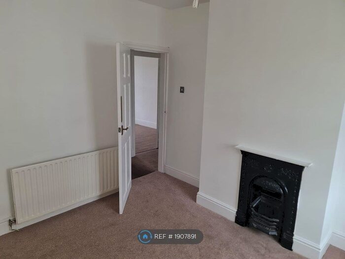 3 Bedroom Semi-Detached House To Rent In Belgrave Road, Halesowen, B62