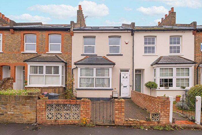 4 Bedroom Flat To Rent In Dean Road, Hounslow, TW3