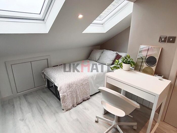1 Bedroom Flat To Rent In Villiers Road, KT1