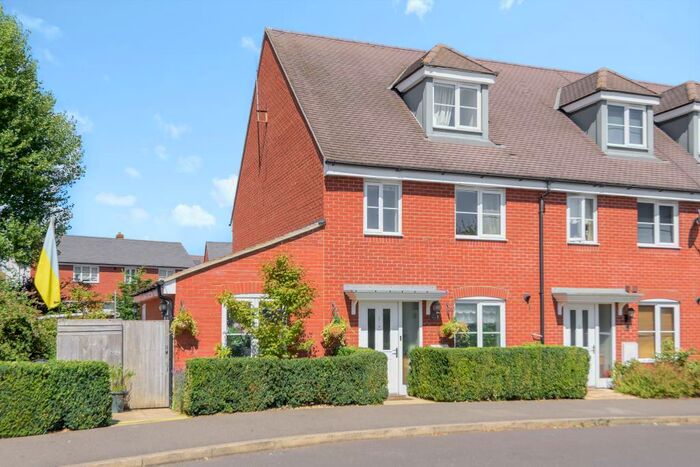 4 Bedroom Town House To Rent In Buckingham Park, Aylesbury, HP19