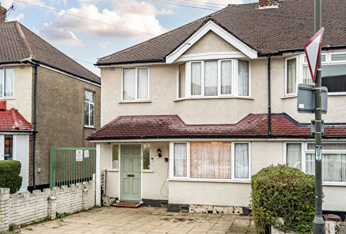 3 Bedroom End Of Terrace House For Sale In Abbotts Road, Mitcham, CR4