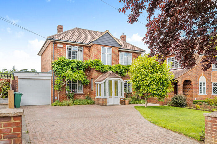 4 Bedroom Detached House For Sale In Tattenham Way, Burgh Heath, Tadworth, KT20