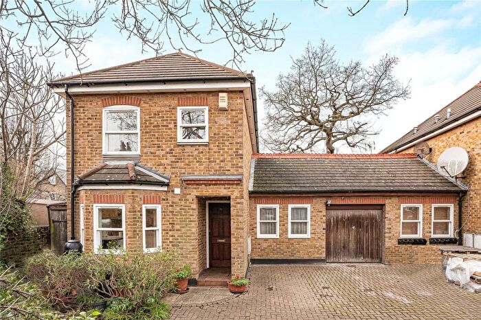 3 Bedroom Link Detached House For Sale In Mountfield Road, London, W5