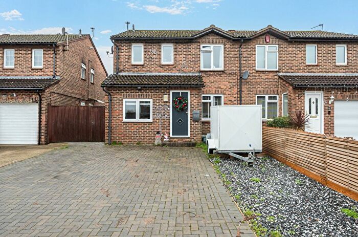 4 Bedroom Semi Detached House For Sale In Rushmoor Gardens, Calcot, Reading, RG31