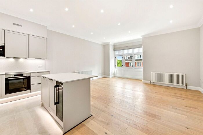 2 Bedroom Flat To Rent In Pont Street, London, SW1X