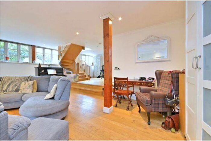 3 Bedroom Terraced House To Rent In North End Way, London, NW3