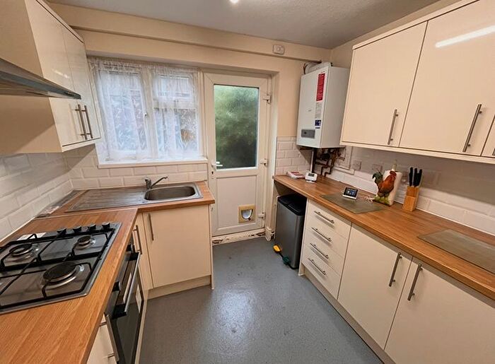 Flat To Rent In Glebe Close, Oadby, Leicester, LE2