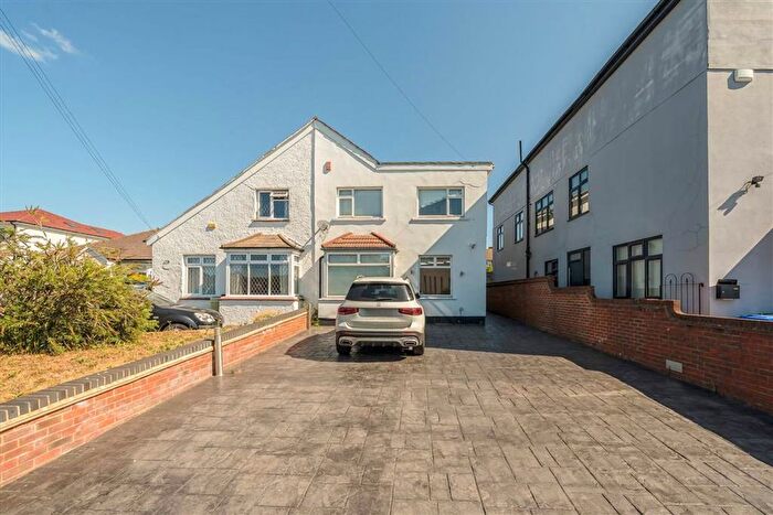 4 Bedroom Semi-Detached House To Rent In Blackfen Road, Blackfen, DA15