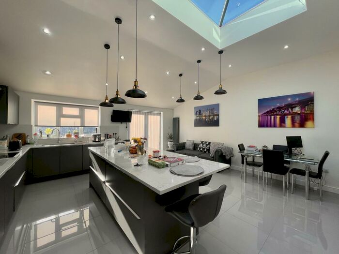 5 Bedroom House To Rent In Whitehall Road, Bromley, BR2