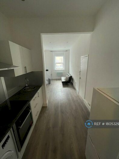 Studio To Rent In Kilburn High Road, London, NW6