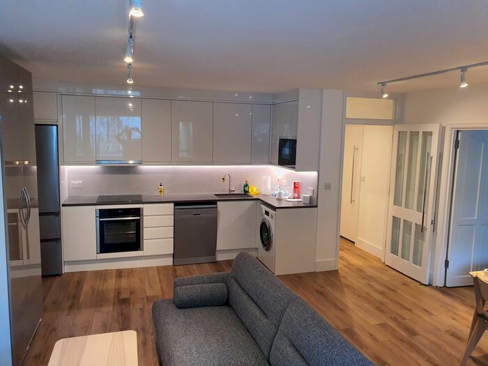 1 Bedroom Flat To Rent In Cromwell Road, Earls Court, SW5