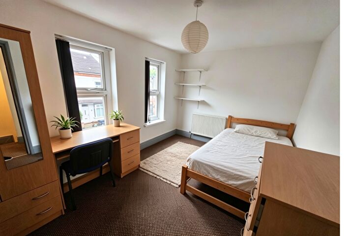 1 Bedroom Terraced House To Rent In Tiverton Road, Birmingham, B29