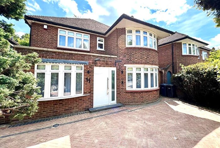 4 Bedroom Detached House To Rent In Danescroft Gardens, Hendon, NW4